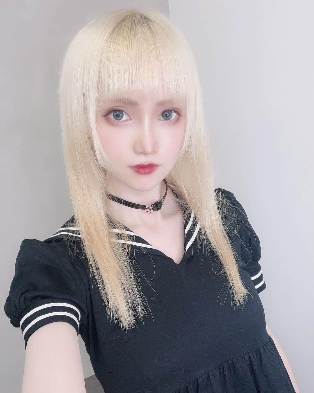 赤木クロのインスタグラム：「癖が出てきたので、縮毛矯正をかけてきました💟 ブリーチマシマシの髪の毛がサラサラです…🥳　  癖っ毛なのでGARTEのはせももさんに定期的にお願いしています！  ここから予約できます⬇️ https://beauty.hotpepper.jp/slnH000523398/  #ヘアモデル　 #派手髪 #派手髪女子 #anime #animegirl #animejapan #animeworld #japan #japanesegirl #日本  #comic #cos #cosplay #cosplayer #cosplaygirl #cosplayers #コスプレ #コスプレイヤー  #gravure  #일본여자 #코스프레 #그라비아 #角色扮演遊戲　#縮毛矯正」