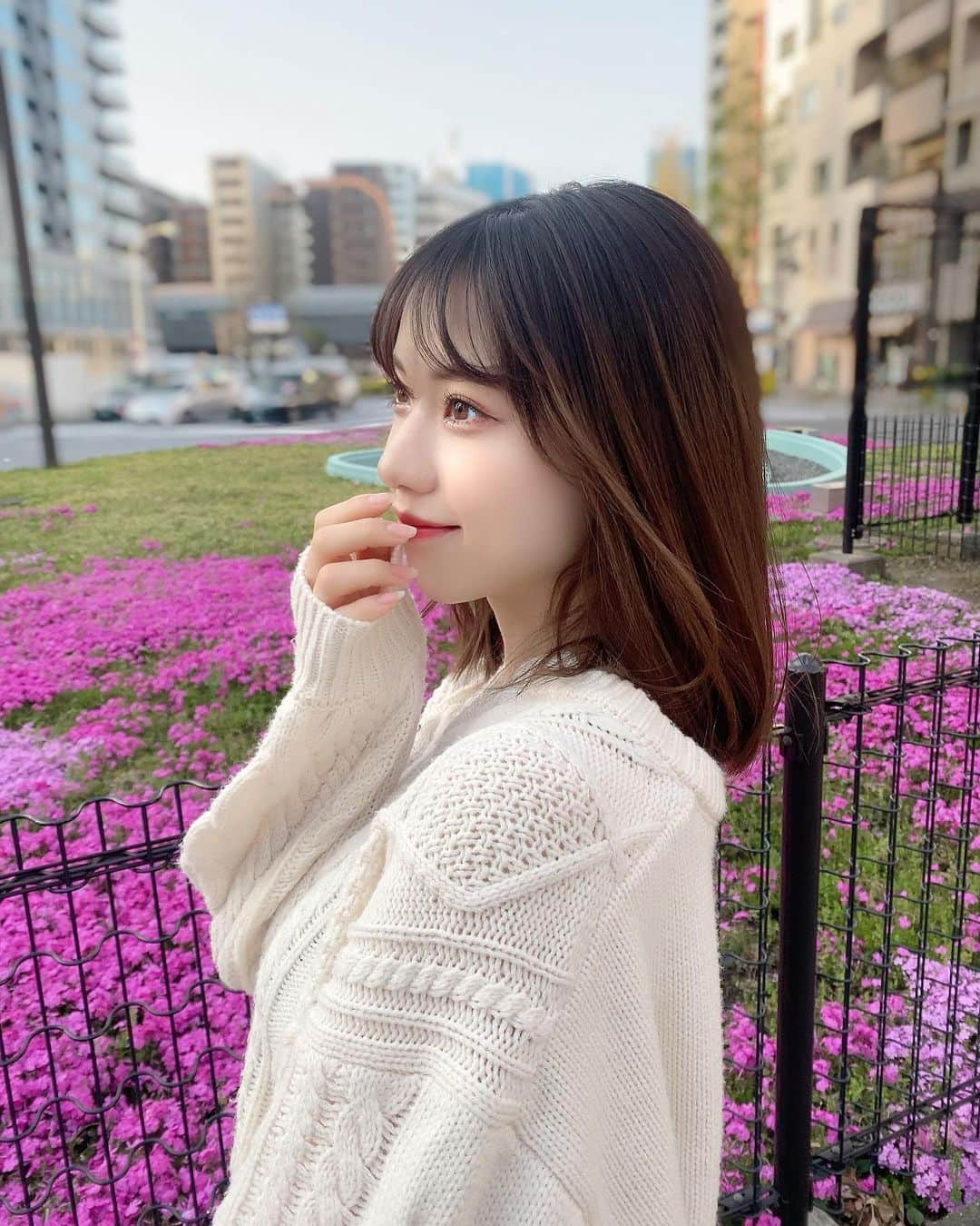 鳴海寿莉亜さんのインスタグラム写真 - (鳴海寿莉亜Instagram)「☻☺︎☻☺︎🌷春わくわくだね ・ ・ ・ ・ ・ ・ ・ ・ #春 #白ニット #ミディアムヘア #横顔 #153 #98 #雰囲気 #フォローミー #fashion #daily #cute #hair #girl #instafollow #ootd #followme #qhoto #japanese #instagood #좋아요그램 #셀카그램 #좋아요반사  #팔로우 #맞팔 #소통 #좋아요 #셀카  #팔로우미 #전신 #귀여워」4月22日 22時31分 - juria_narumi.official