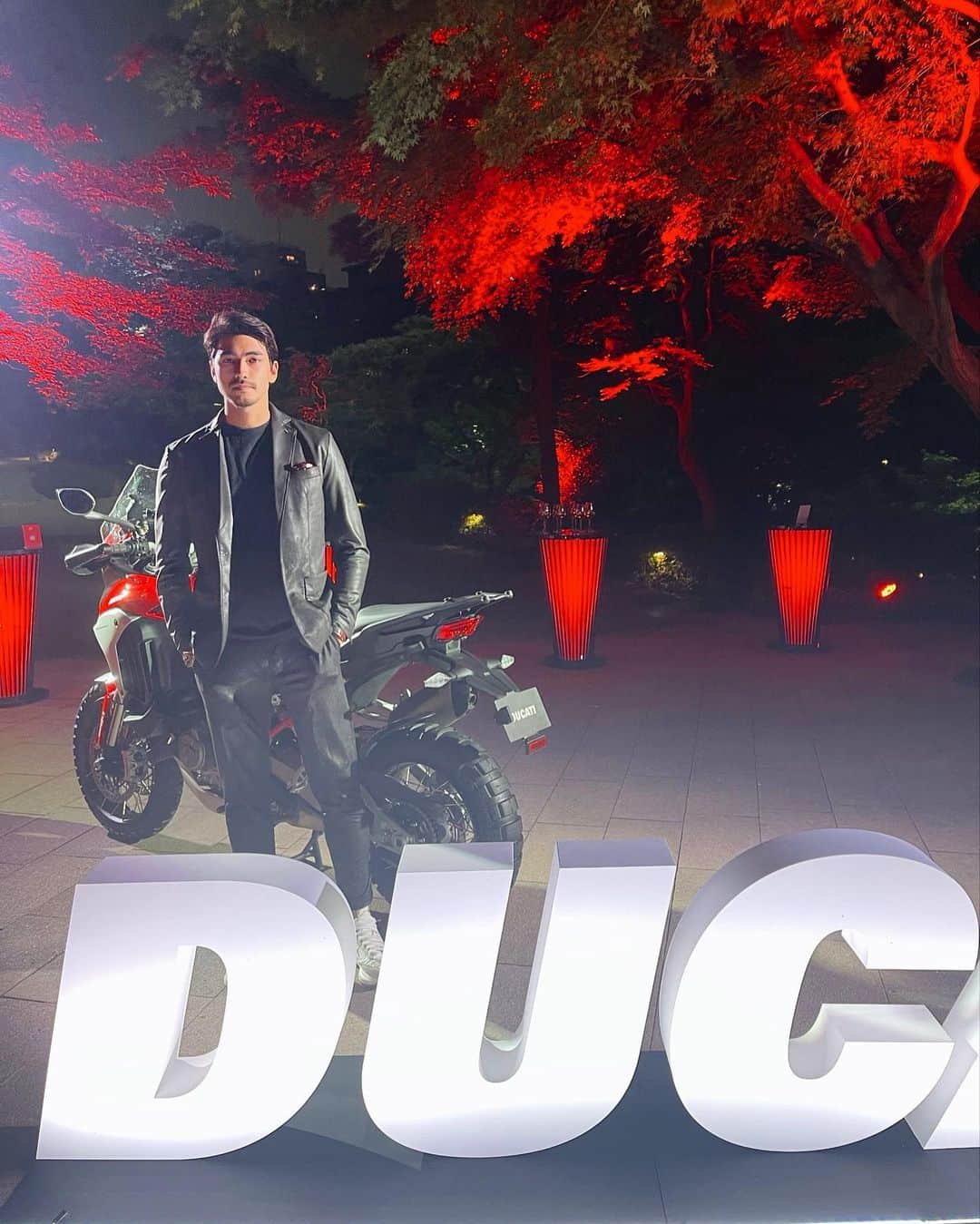 石倉ノアのインスタグラム：「Ducati（@ducatijapan,@ducati） .. . バイクの免許持ってないけど高校生の時からずっと848EVOほしくて調べたのが懐かしいな〜✨ バイクの免許もとろうかな。Ducati Panigale V4が欲しすぎる🏍 . .. #DucatiBrandNight #ducati #pr #ドゥカティ #ınstagood」