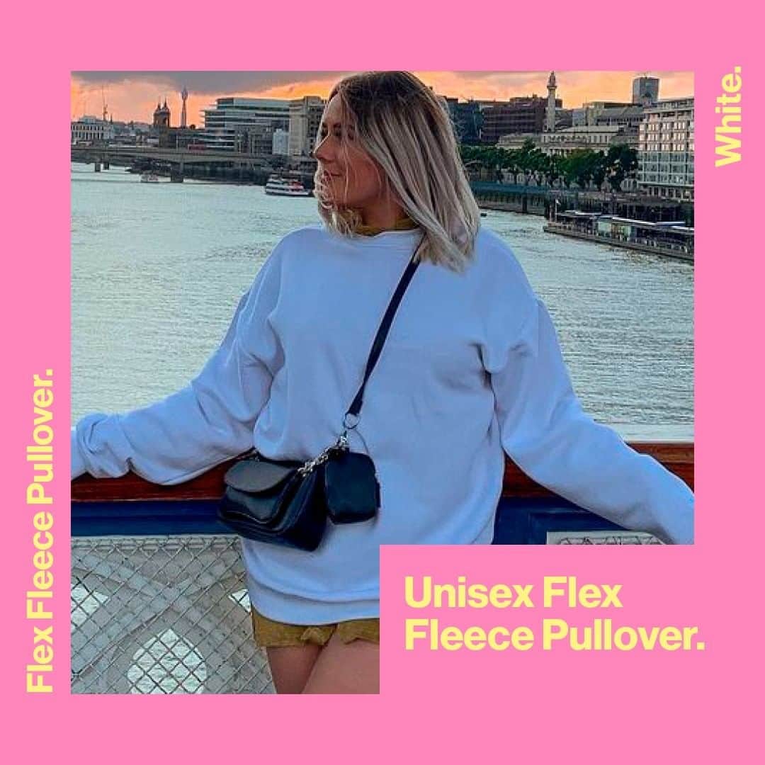 American Apparelさんのインスタグラム写真 - (American ApparelInstagram)「Sun’s down. City bound. Wearing our Unisex Flex Fleece Pullover in white, @n.owakowska is looking ahead to what’s next. #AA #citylife #flexfleece」4月22日 22時48分 - americanapparel