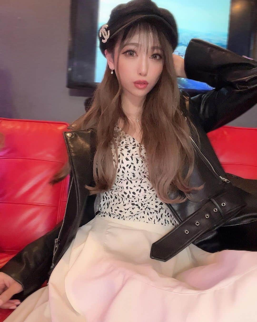 のインスタグラム：「半年ぶりに家族以外の友達と会ったの〜♡🥲 大好きなプリンセス🎀  幸せな時間だったし 育児頑張れそう！！！😳  #selfie #me #セルフィー #春コーデ #code #親友」