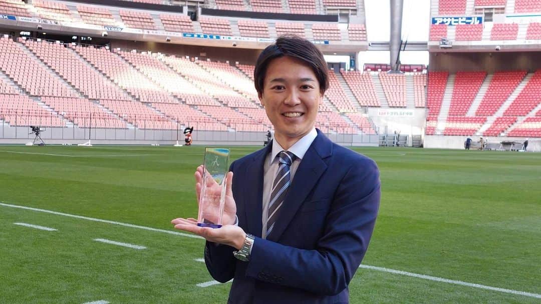 岡田健太郎のインスタグラム：「ご報告です。 第43回NNSアナウンス大賞にて 最優秀新人賞をいただきました。  アナウンス部の先輩をはじめ、 多くの方々に指導をしていただき、 視聴者の皆様から届く声に支えられ、受賞できました。  本当にありがとうございます。  調子に乗らず勢いに乗って、 これからも頑張ります！ #NNS#アナウンス大賞 #中京テレビ#岡田健太郎」