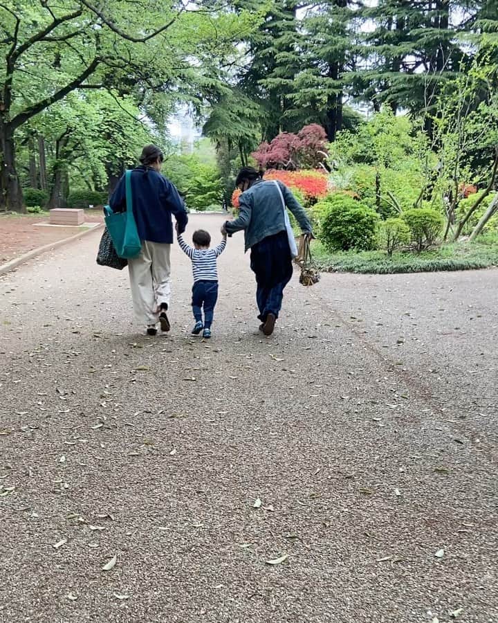 渡辺有子のインスタグラム：「息子と遊んでくれる友よ、ありがとう。よほど楽しかったようで別れ際、息子号泣☺️  いろいろな良き大人がまわりにいてくれる有り難さ🤍」