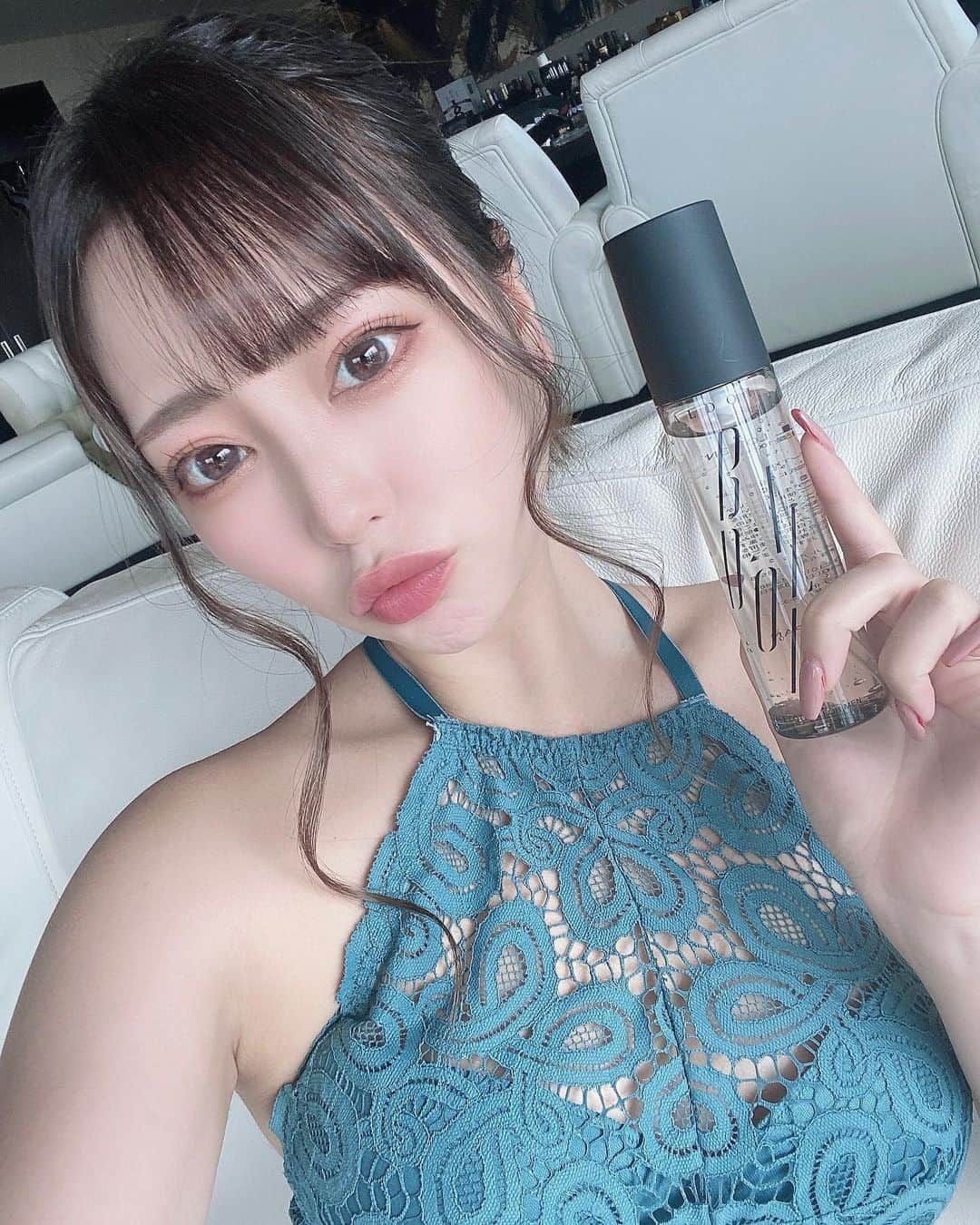 福井柑奈のインスタグラム：「沖縄だったよん🌺  26℃くらいの気温で毎日とっても暑かった🤤🏖  日焼け止めを塗っててもやっぱり少しは日焼けしちゃうのでトラネキサム酸配合の化粧水でシミ、くすみ対策してます🙏🏻 ▶︎BALDOL化粧水✨( @herbal_i_com )( @baldol_men)  【効能・効果】 肌あれ・あれ性。油性肌。メラニンの生成を抑え、しみ、そばかすを防ぐ。肌をひきしめる。肌を清浄にする。肌を整える。皮膚をすこやかに保つ。皮膚にうるおいを与える。  最近サウナも自分の中でも流行ってて サウナ後のこの化粧水がちょーどいい!! 男女兼用だよ❣️良い香りもする☺️ オールインワンジェルだからこれ一本で、保湿もシミ、くすみ対策もできるよー😳💕  #sponsored #BALDOL #バルドル #バルドル化粧水 #バルドルローション #サウナ #サウナー #サウナケア #サ活 #サ道 #サウナ部 #サウナ好き #トラネキサム酸 #シミケア #美容 #化粧水 #美容好きな人と繋がりたい #お肌ケア #beauty #beautiful #skin #skincare #instagood #instamood #ootd #instalove #love #followme #❤️」