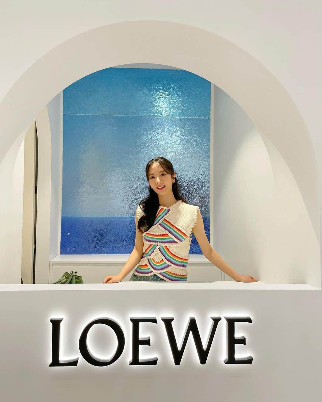 ボナさんのインスタグラム写真 - (ボナInstagram)「@loewe 🌈🏝🍋💛   #광고 #LOEWE #LOEWEpaulas」4月22日 15時37分 - bn_95819