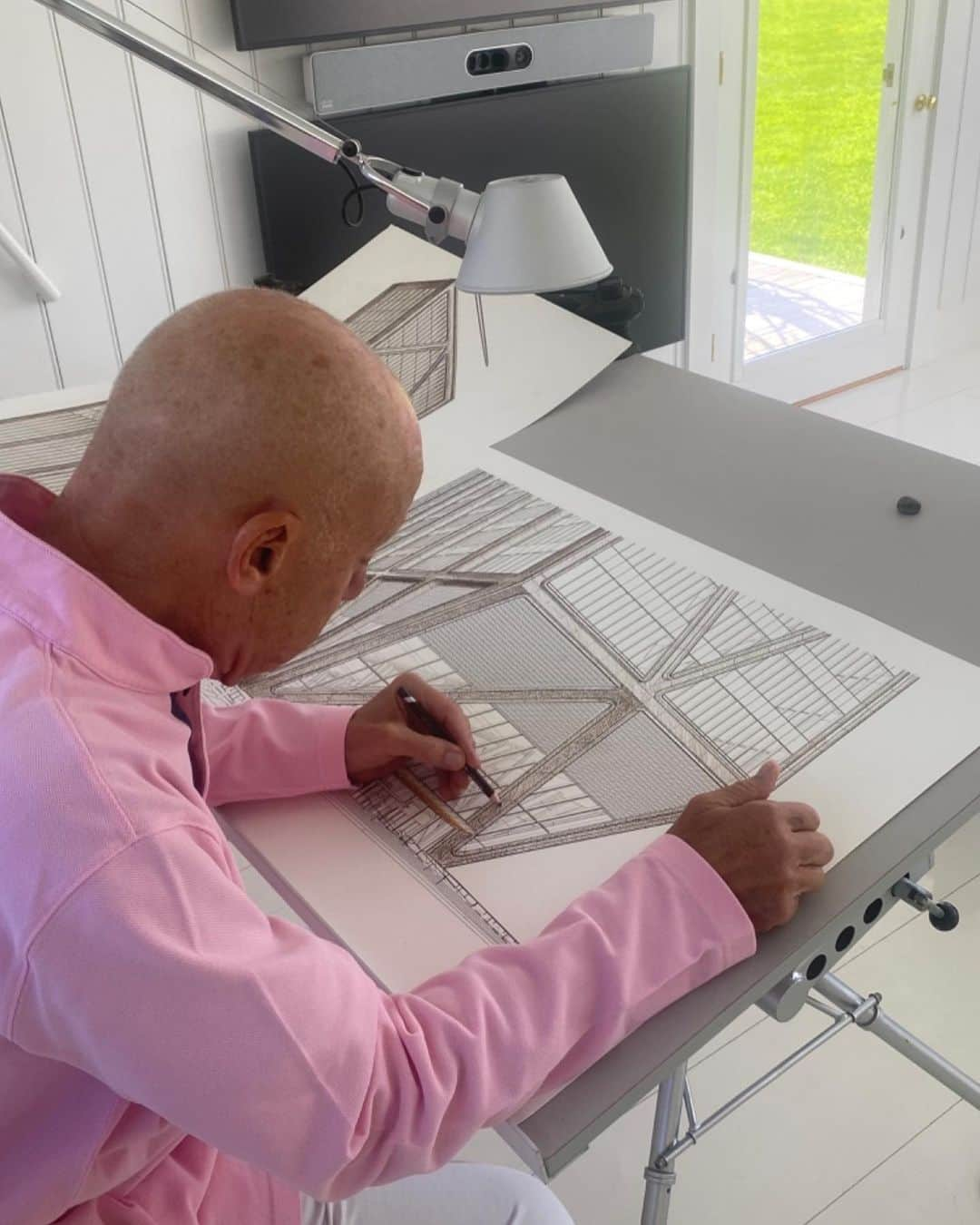 ノーマン・フォスターさんのインスタグラム写真 - (ノーマン・フォスターInstagram)「Working on a drawing of the JP Morgan tower for the Royal Academy」4月22日 15時56分 - officialnormanfoster