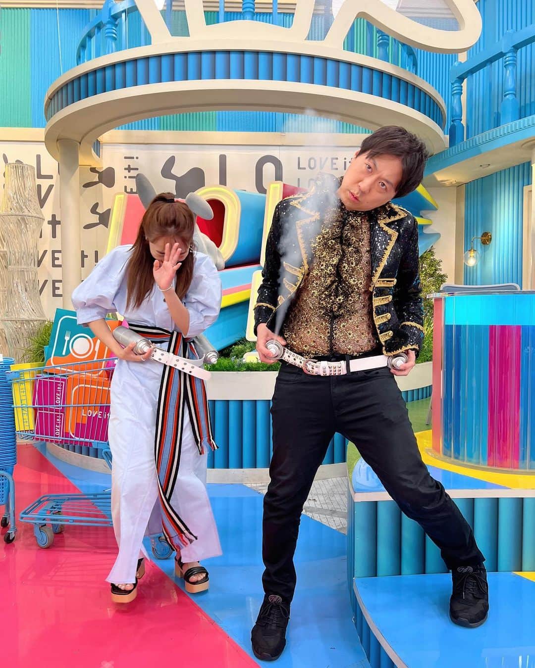 近藤千尋のインスタグラム：「ラヴィットのオープニングで ヤジマリーさんにきて頂きました😍♥️ @yajimary  一緒にネタもさせてもらえて 楽しすぎる午前中でした😍✨ 見逃した方はTVerでぜひ😆！！！ CM中もずっとわちゃわちゃ金曜日😚笑  今日の衣装です⏬  ウェア @colville_official  アクセサリー @e.m.portrait  シューズ @charleskeith_jp」
