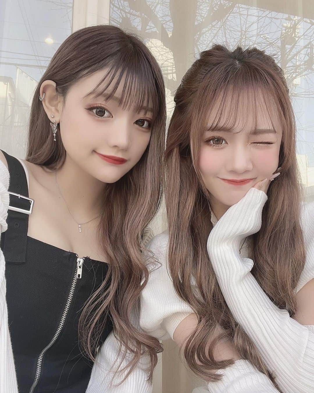 のインスタグラム：「姫と初めて会った時の🥱𓈒 𓂂𓏸  Instagramのままでビビった(笑)  強いて言うなら身長の小ささに驚いたwwww  大阪との遠距離で中々会えないけど もう会いたい〜ᜊﬞﬞ ︎❤︎  次は会いに行くね👟🤍  ⚠️これは、もえと3人で遊んだ日なのですが、もえがお財布を忘れてくるという事件が起こり、まいかと先にお店に入って写真を撮って待ってました。笑  #時差投稿 ww」
