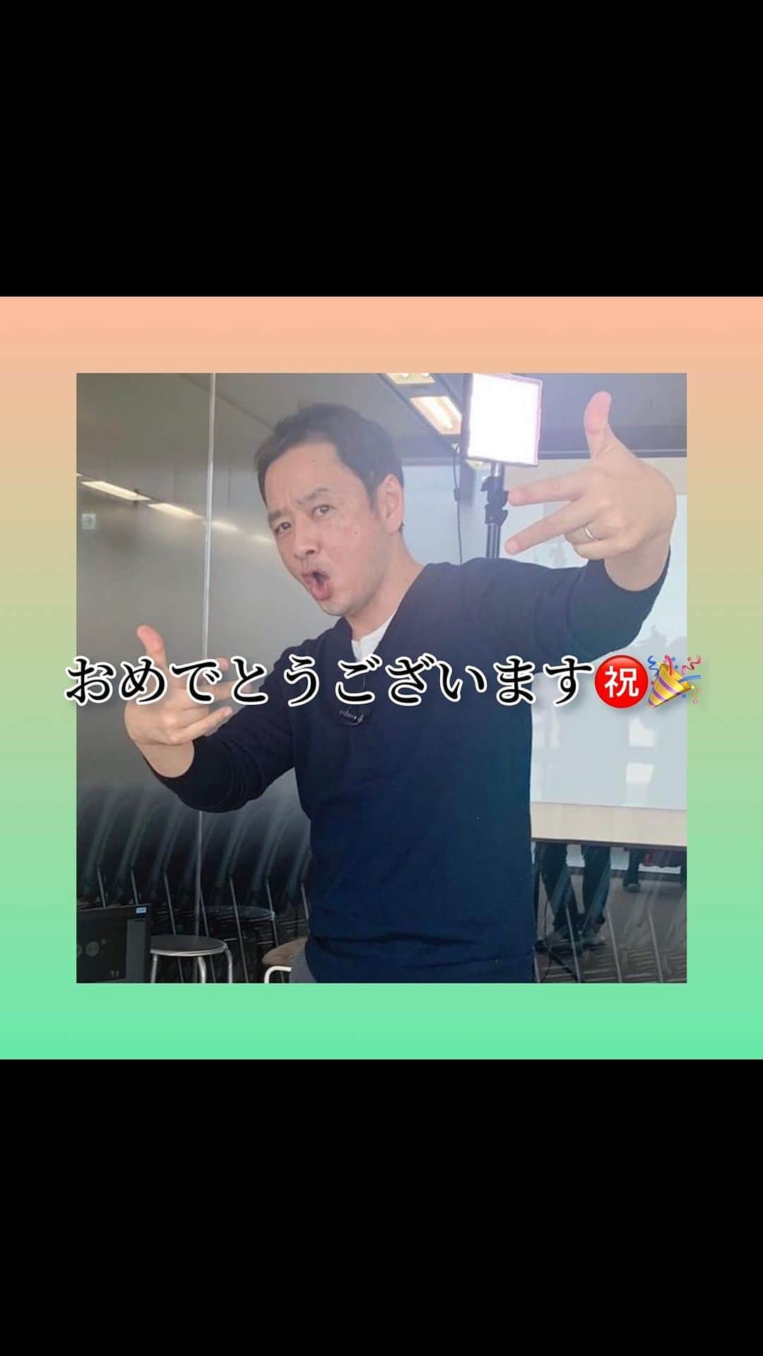フジテレビアナウンサーのインスタグラム：「アナウンス室内のホットな出来事をニュース風にお伝えする 『アナウンス室ニュース』🎤  今日はとってもおめでたい話題です🎉  竹下陽平アナがお父さんになりました🙋🏻‍♂️  日頃、このアカウントをご覧いただいている皆さまへ、ご報告です☺️  竹下アナコメント 「私事ですが父になりました。 今週のフジサンケイレディス中継を終えたら育児休暇をとり、子育て頑張ります。野球やゴルフの中継からはしばらく離れますが 頼もしい先輩や同僚、後輩がいるので安心です。 今週末のフジサンケイレディスは40回の記念大会。 しっかり女子ゴルフの魅力を伝えます。」  #竹下陽平 #フジテレビ #フジテレビアナウンサー #フジサンケイレディスクラシック #お父さんになりました #山本賢太　@yamamoto_kenta.yamaken」