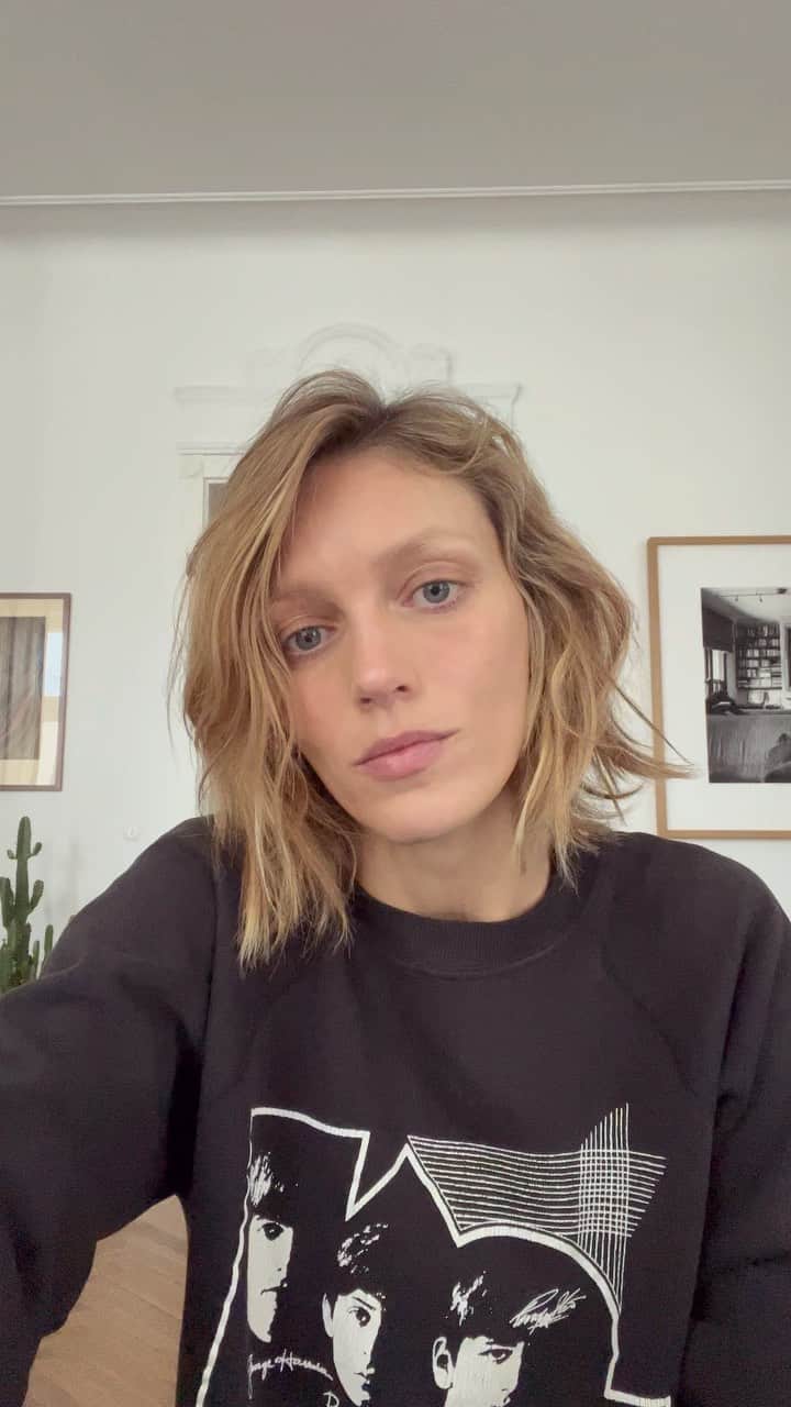 アニヤ・ルービックのインスタグラム：「22. 04 DZIEŃ ZIEMI 🌎  👉Moje stories przejmuje  prof. dr hab Szymon Malinowski ❤️  👉 podpisz Apel Naukowców -    LINK W BIO」