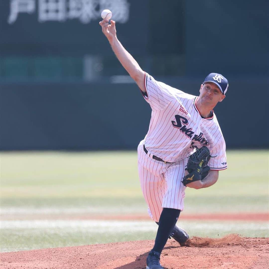 リック・バンデンハークさんのインスタグラム写真 - (リック・バンデンハークInstagram)「Today, I officially announce my retirement as a professional baseball player. For the past 20 years, baseball took me on a journey across the world playing for the Florida Marlins, Baltimore Orioles, Pittsburgh Pirates, Samsung Lions, SoftBank Hawks and Yakult Swallows. I proudly represented the Netherlands in World Baseball Classic games in Puerto Rico, South Korea, Japan and the United States.   Although my playing days have ended, my love of the game and the connections I have made will continue as I explore other opportunities to internationally promote the sport. Baseball has provided the opportunity to learn other cultures and experience so many memories and I am forever thankful.  I am grateful to my teammates, coaches and especially my family who has supported me and my dream. I look forward to spending more time with my family. I am excited to instill in my son the love of baseball that my Dad gave to me.  I thank the fans that support and love the game of baseball. I will take so many wonderful memories with me and hope that I made some good memories for others along the way.」4月22日 17時52分 - rick_vdhurk