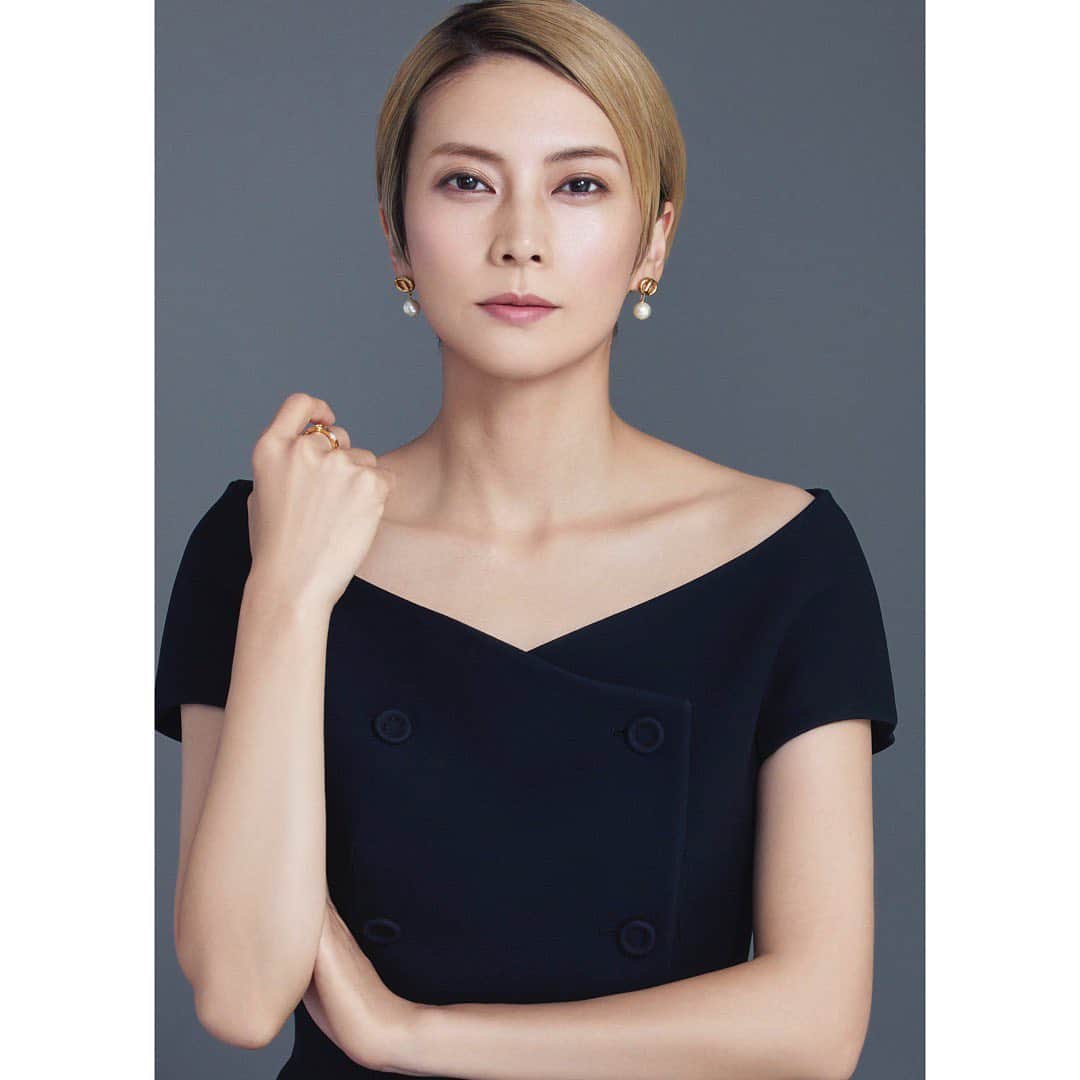 柴咲コウのインスタグラム：「この度、@Diorbeauty ディオール ビューティー アンバサダーに就任いたしました。 Diorのブランドメッセージでもある美しさに向き合う情熱、そして自然への敬意という価値観を共に有し、最先端のディオールサイエンスから生まれたスキンケアライン・カプチュール トータルの魅力も発信していきます。 ぜひ楽しみにしていてください。  I became an ambassador of Dior beauty. I'll share and spread Dior's brand message of passion for beauty and respect for nature. And I'll also introduce the appeals of Capture Totale born from cutting-edge science.  #ディオール #Dior #Diorbeauty #capturetotaledior  #カプチュールトータル」