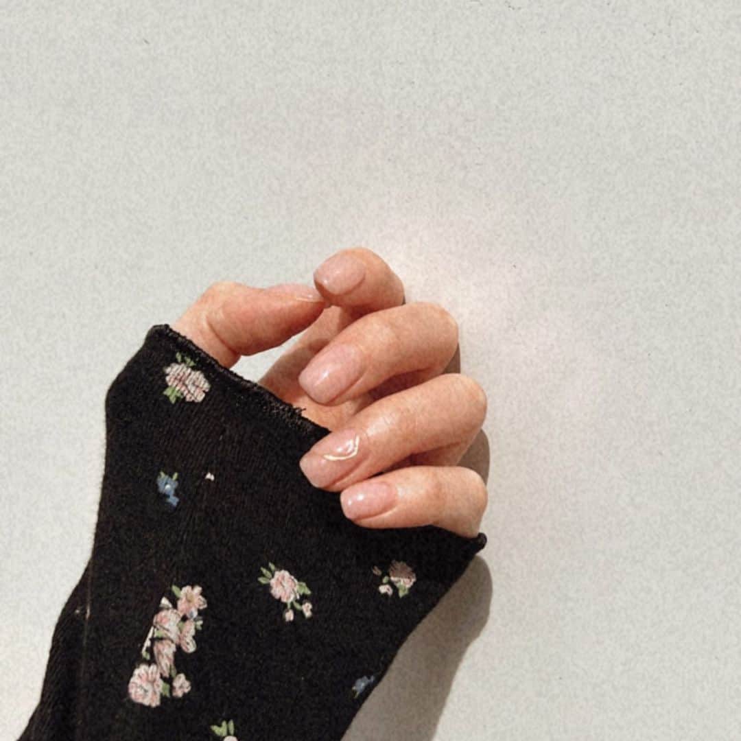 永井理子のインスタグラム：「spring nail 🌸  ネイルはいつも @yayo_331 にお願いしてます🫶」