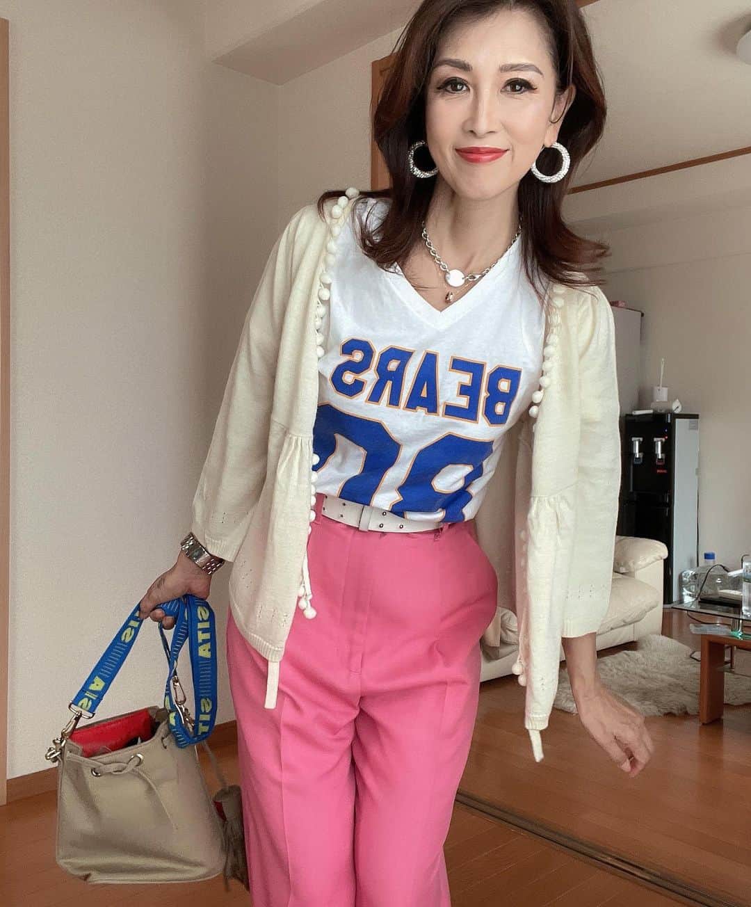 Naoko（なおこ）さんのインスタグラム写真 - (Naoko（なおこ）Instagram)「🔥ONEARTSの[2周年祝いありがとう　キャンペーン] 🎉全ショップ MAX70%OFF ※1000円クーポン配布中 ⏰4/22(金) 0時～1時  最近、 レギンスに飽きて バイカーショーツ😅  わたしは、 必ずソックスと キャップで中性的に。  色やテイストを男子に寄せると 着やすいよ @onearts_jpn   なぜかバグって おな写が 3枚笑笑  狙いはなにも ありましぇん🤣  割引専用コードはNAOHIBI555です。  #筋トレ #筋トレ女子 #筋トレダイエット #筋トレ女子と繋がりたい #フィットネス女子#フィットネスウェア#くびれ#美ボディ #アラフィフ#なおこ語録#アラフィフコーデ#筋トレ日記 #筋トレ生活 #ボディメイク #50代の筋トレ #熊本 #アンチエイジング#kumamoto #Trainingmotivation #Bodybuilding#Muscletraining #fitnessmodel#training #workoutvideo #gymgirl#Housemusiclove」4月22日 18時49分 - smile_naohibi