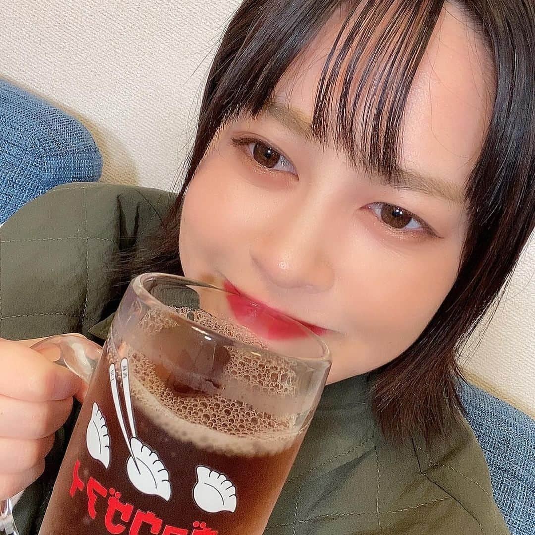 鈴木あゆさんのインスタグラム写真 - (鈴木あゆInstagram)「ギョウザのジョッキで烏龍茶飲むの別格！！！！！！！！！！！！  お借りしました🙇‍♀️🙇‍♀️  #髙萩さんのグッズ #髙萩餃子工房  #ギョウザ #ジョッキ #烏龍茶」4月22日 18時44分 - uugirl_new_ayu