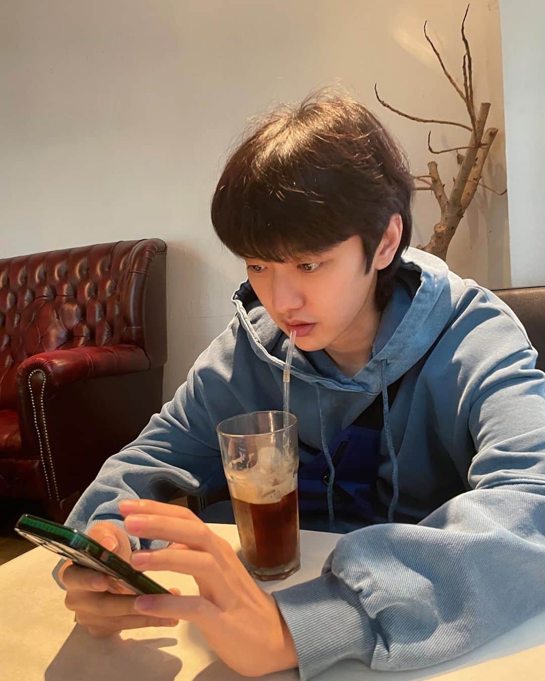 シン・ウォンホ（CROSS GENE）のインスタグラム：「Coffee ☕️」