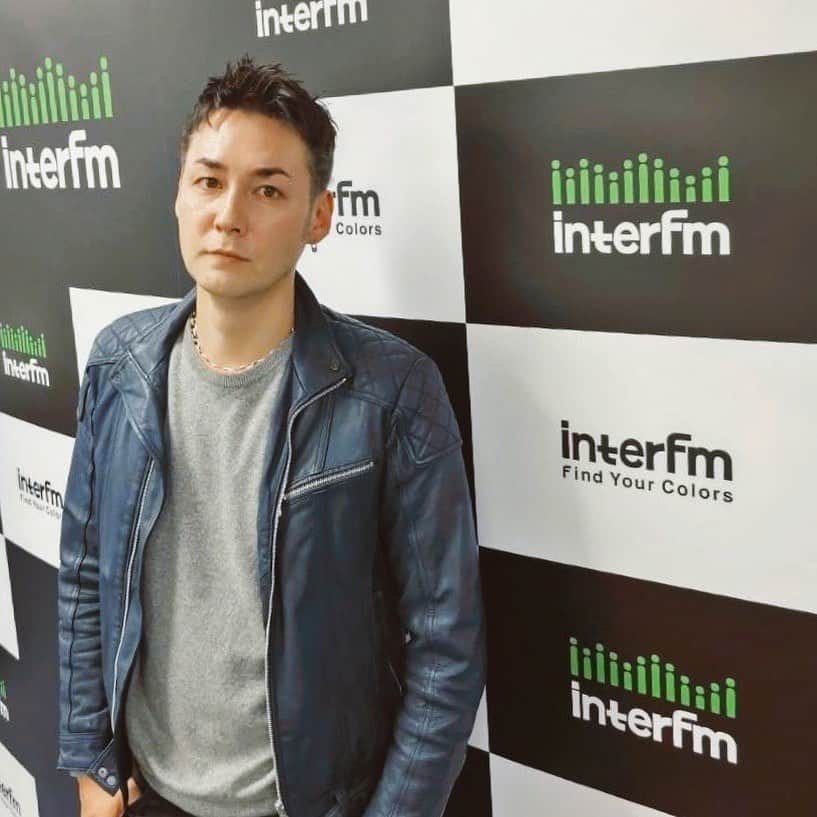 ケン・ロイドのインスタグラム：「最新のinterfm “Night Owls”聴けたかな？ 毎週25:30-26:00!! radikoでタイムフリーでも聴けます。  写真は一緒に番組をやってるKyokaちゃんが映ってるのを想像してもらうため、右寄り。  My new show on interfm “Night Owls”. Every Wednesday 25:30-26:00(Jpn)   #no897 #Interfm」