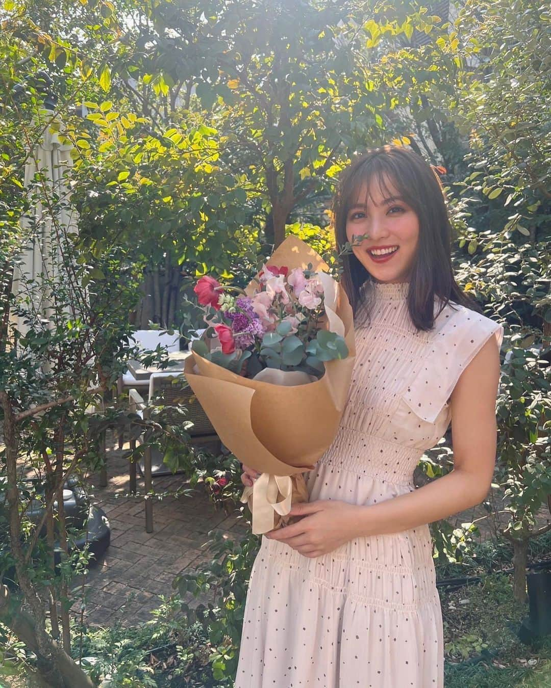 石川恋さんのインスタグラム写真 - (石川恋Instagram)「#CanCam 6月号発売💐 なんと今回#Noela さんとコラボして ワンピースを作らせていただきました！ Noelaらしい上品な甘さのデザインと、 スタイルアップが叶うように ウエストや丈の長さなどにもこだわり、 1着だけで様になる、夏にぴったりな ワンピースが完成しました👗💜 色は全部で3色展開！ 様々なシーンで活躍してくれると思います😚 ぜひお手に取ってくださると嬉しいです！ 詳しくは誌面や公式HPをチェックしてくださいね✨」4月22日 19時10分 - ren_ishikawa