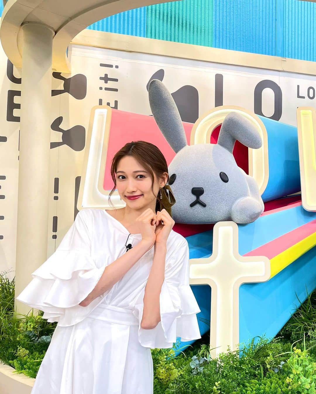 大野いとのインスタグラム：「ラヴィット！見ていただきありがとうございました。☺️ 笑いが止まらず…朝からとても幸せでした。🕊  そして今夜22時〜インビジブル第二話放送です。今回もお楽しみください👮‍♂️👩🏼  👗 ワンピース　@doublestandard_official イヤリング @253_Bijoux サンダル　@un_tokyo」