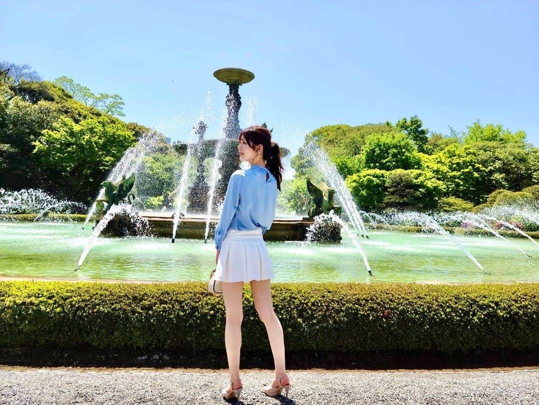 のインスタグラム：「🏰 迎賓館赤坂離宮😊  国賓で使われる場所☝🏻 天皇陛下や首相が海外の大統領など 招く時にここを使うらしい♥  館内も見学したんだけど ものすっごいシャンデリアに、大理石の柱に、金の絵掘りに、、で 映画の舞踏会の世界に紛れ込んだ気分だった🫠💞  写真は館内禁止だったからお見せできないのが残念🥺  .  #赤坂離宮#日本旅行#国内旅行#ツアーガイド#スタイル抜群#モデル体型#高身長コーデ #高身長女子 #高身長女子コーデ #プリーツスカートコーデ #フレアスカート #ミニ丈#韓国服#韓国ファッション通販 #韓国ファッションコーデ #韓国服通販 #初夏コーデ #旅行コーデ #デートコーデ#スレンダー#slender#スリム#体型維持#尻トレ #尻トレ女子 #横顔 #横顔美人 #撮影依頼受付中 #撮影依頼 #モデル撮影会」