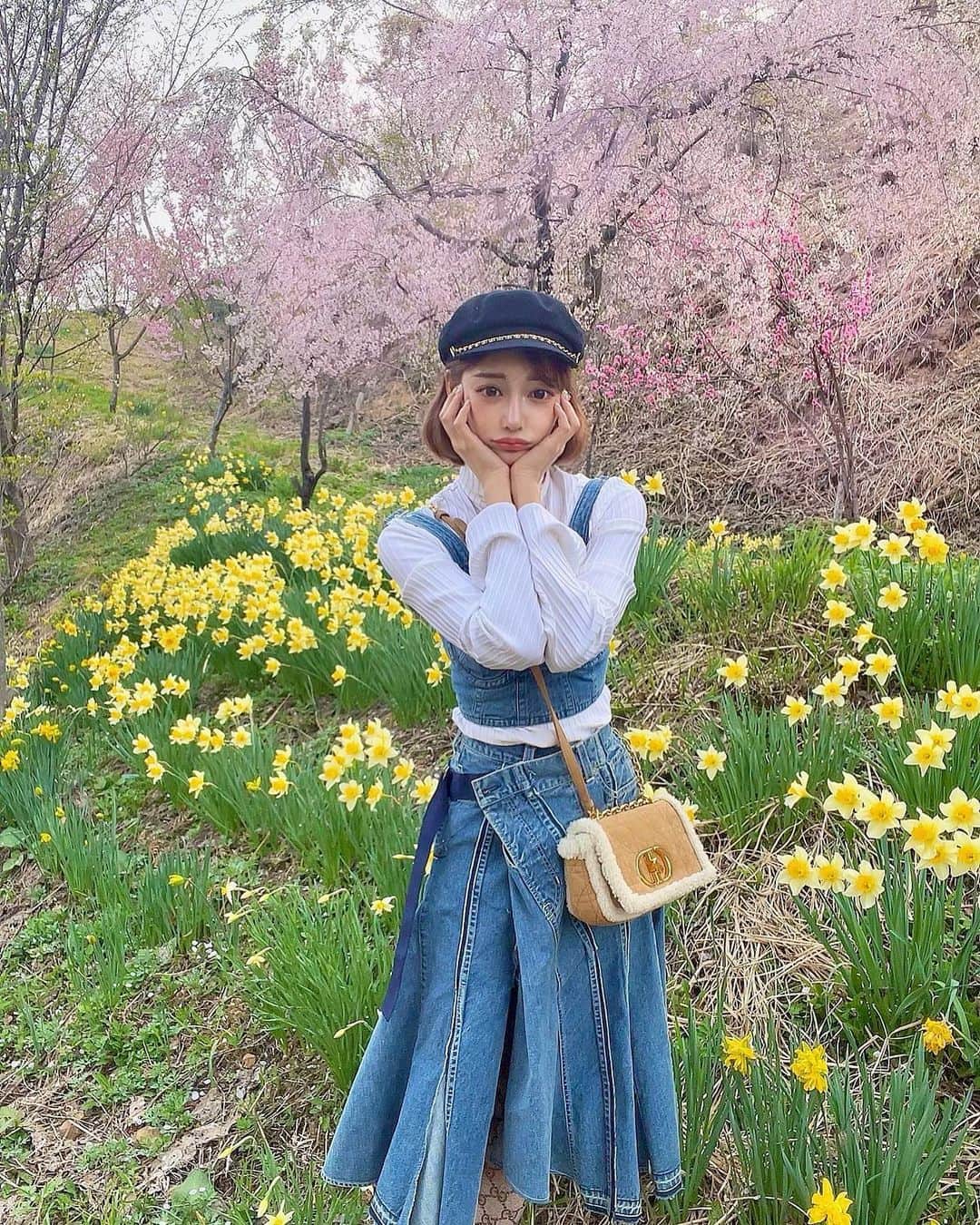 明日花キララのインスタグラム：「この服お気に入りなのに.. みんなあんまり乳首乳首って言わないでください🐄笑」