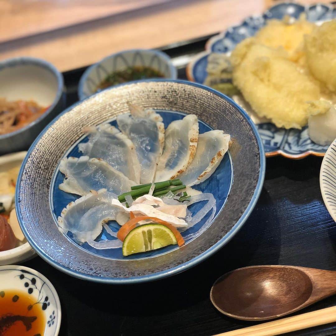 のインスタグラム：「justa LUNCH. . ランチ編でござる。これがランチ？ バチ当たるぞマジで。牛まぶし来るなりカッこんで何一つ撮れてないのウケる。 #tokyo #lunchintokyo  #東京グルメ」