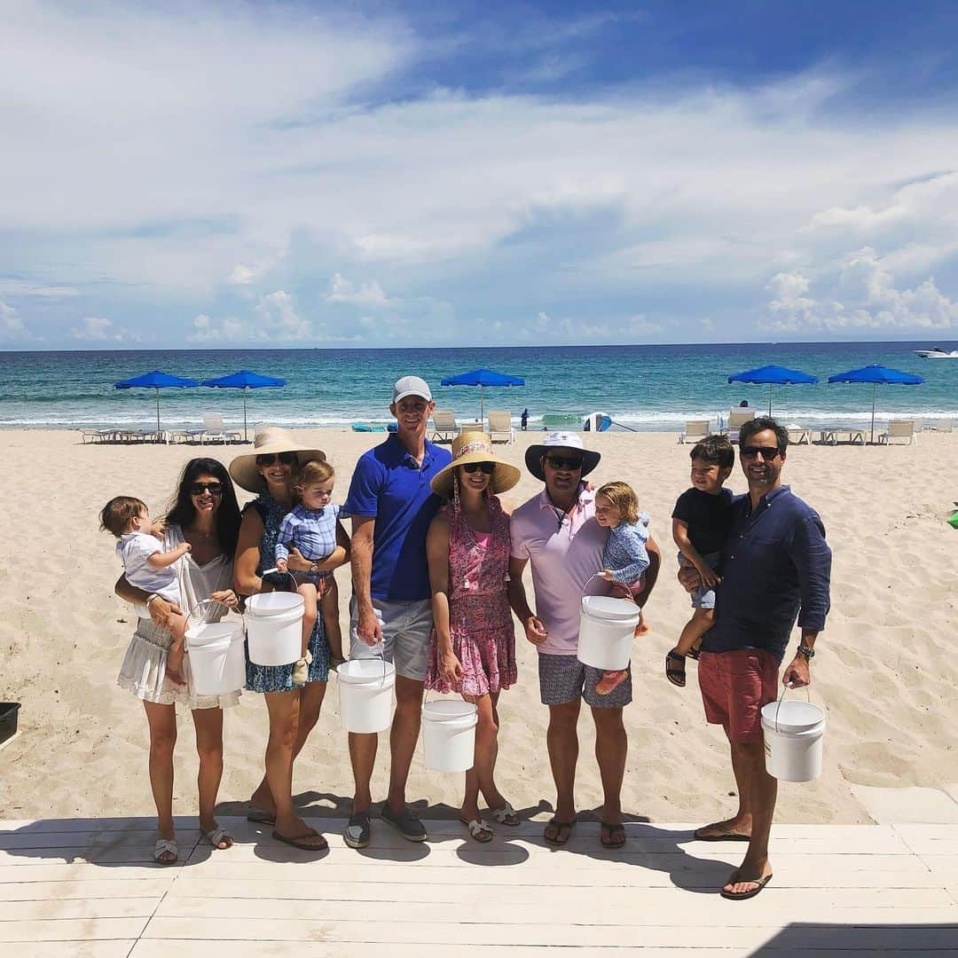 ケビン・アンダーソンさんのインスタグラム写真 - (ケビン・アンダーソンInstagram)「Happy #EarthDay! 📷 Throwback to a beach cleanup with my neighbors 🙌 How are you planning to give back to our 🌎 today?  #trashfreeseas #oceanconservancy」4月23日 2時30分 - kandersonatp