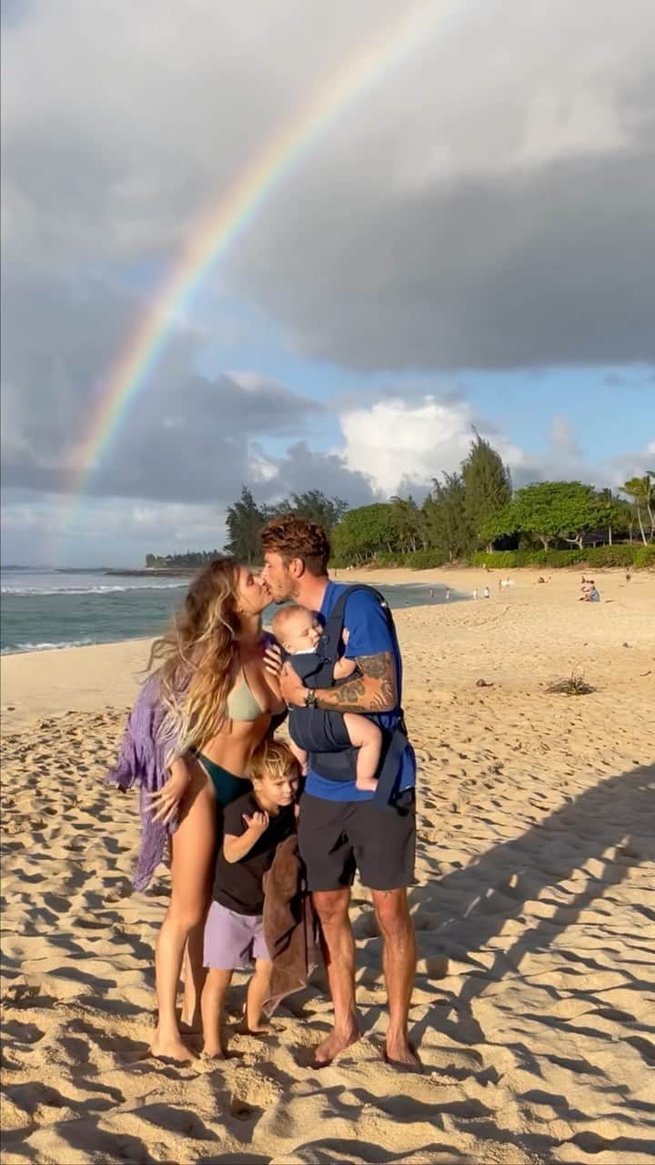 アラナ・ブランチャードのインスタグラム：「Happy earth day!! So thankful for this amazing playground we get to play on💙」