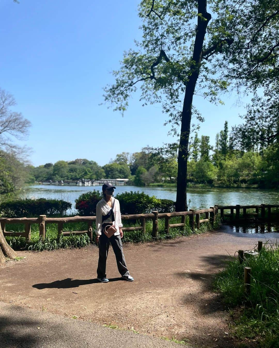 葉月里緒奈さんのインスタグラム写真 - (葉月里緒奈Instagram)「森林浴at 井の頭恩賜公園。 マイナスイオンをたっぷり浴びてリフレッシュ完了。  最後の動画←動物の中で猿が1番好きな私と1番苦手な友達の温度差よ😆  #おば散歩#吉祥寺散策#井の頭恩賜公園#新緑が美しい#次回はボートに乗る #井の頭自然文化園#サル山#サル山はずっと見ていられる #rionahazuki」4月23日 8時50分 - riona_hazuki