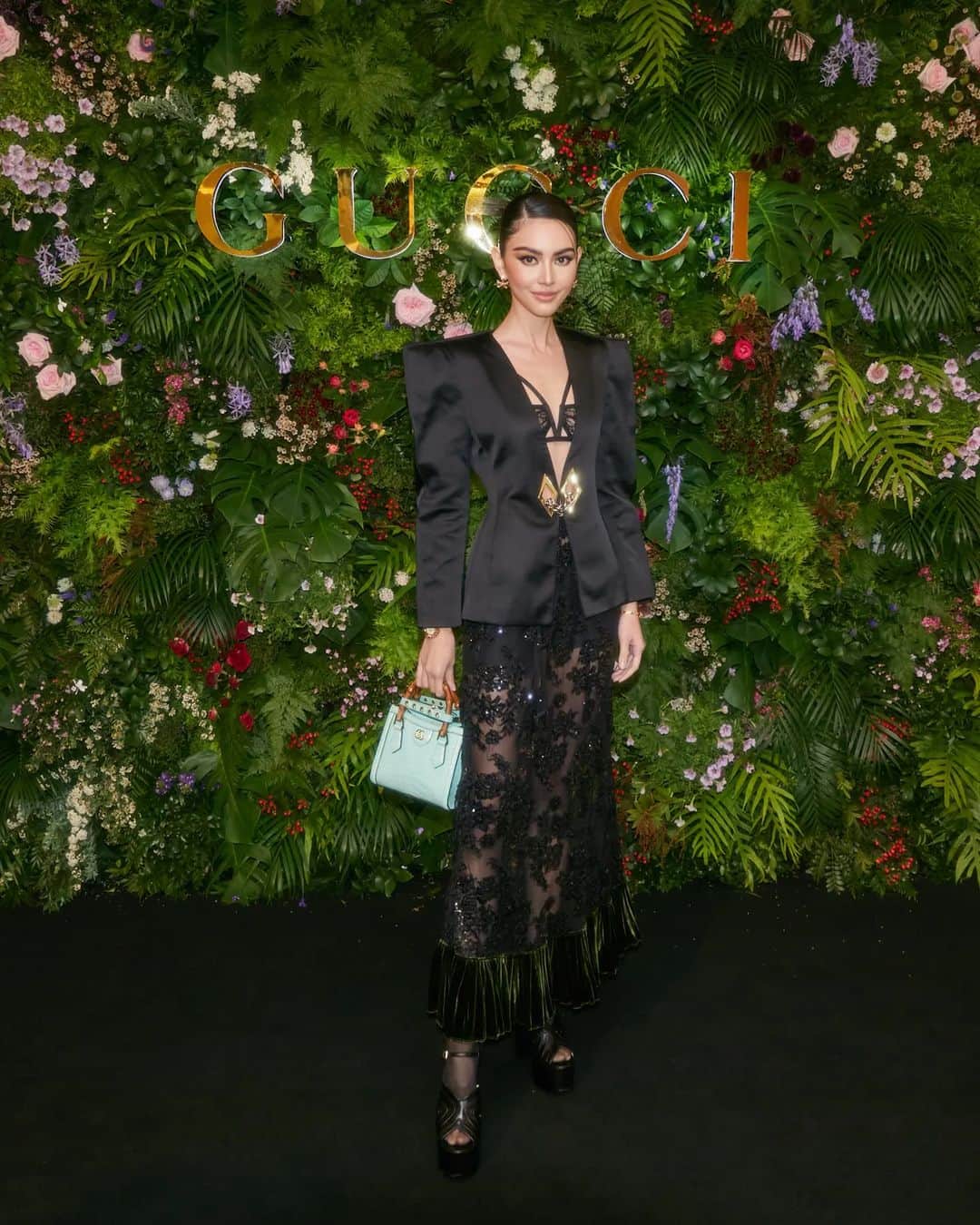 マイ・ダーウィカーのインスタグラム：「เตรียมพบกับร้าน Gucci Emporium ในรูปแบบใหม่พร้อมด้วย "A Special Installation Featuring an Exclusive Selection from Gucci Archive" ที่คัดสรรมาเป็นพิเศษ ส่งตรงจากประเทศอิตาลี   โดยร้าน Gucci Emporium จะเปิดให้บริการตั้งแต่วันที่ 23 เมษายน เป็นต้นไป ณ ชั้น M และในส่วนของ special installation นั้นจะสามารถเยี่ยมชมได้ตั้งแต่วันที่ 23 เมษายน - 22 พฤษภาคม 2565 ณ Motion Hall ชั้น G ศูนย์การค้า ดิ เอ็มโพเรี่ยม  #GucciEmporium @gucci」