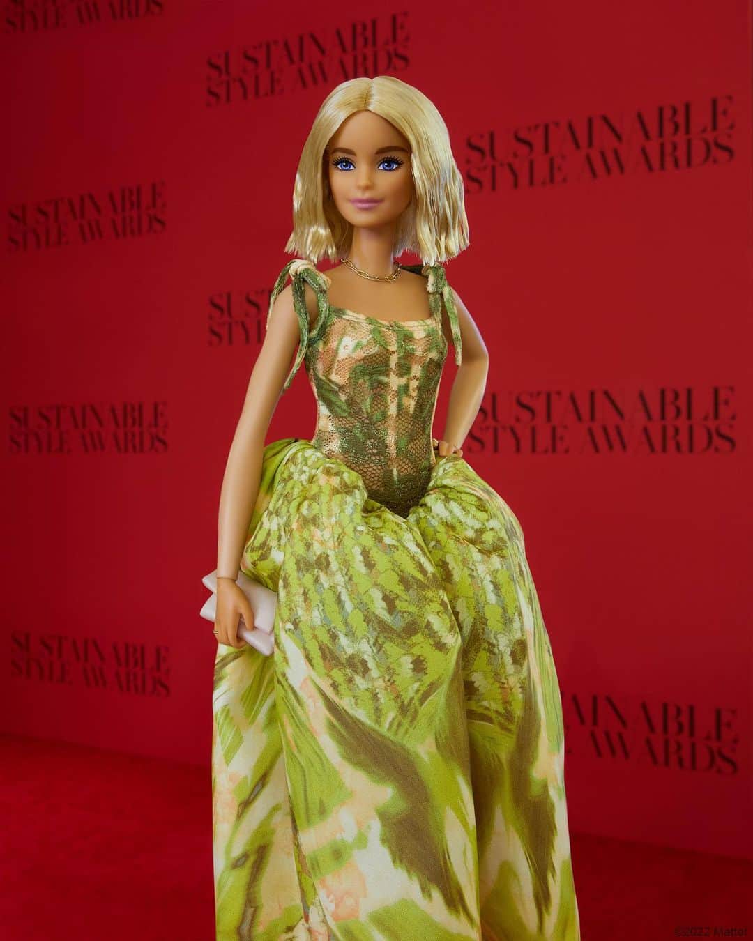 バービーさんのインスタグラム写真 - (バービーInstagram)「Celebrating #EarthDay at the Sustainable Style Awards, which honors ambassadors of sustainability and style. Wearing a custom look by @CollinaStrada, how gorgeous is this gown? Thank you @MaisonDeMode for having me! 💚 #barbie #barbiestyle⁠」4月23日 11時31分 - barbiestyle