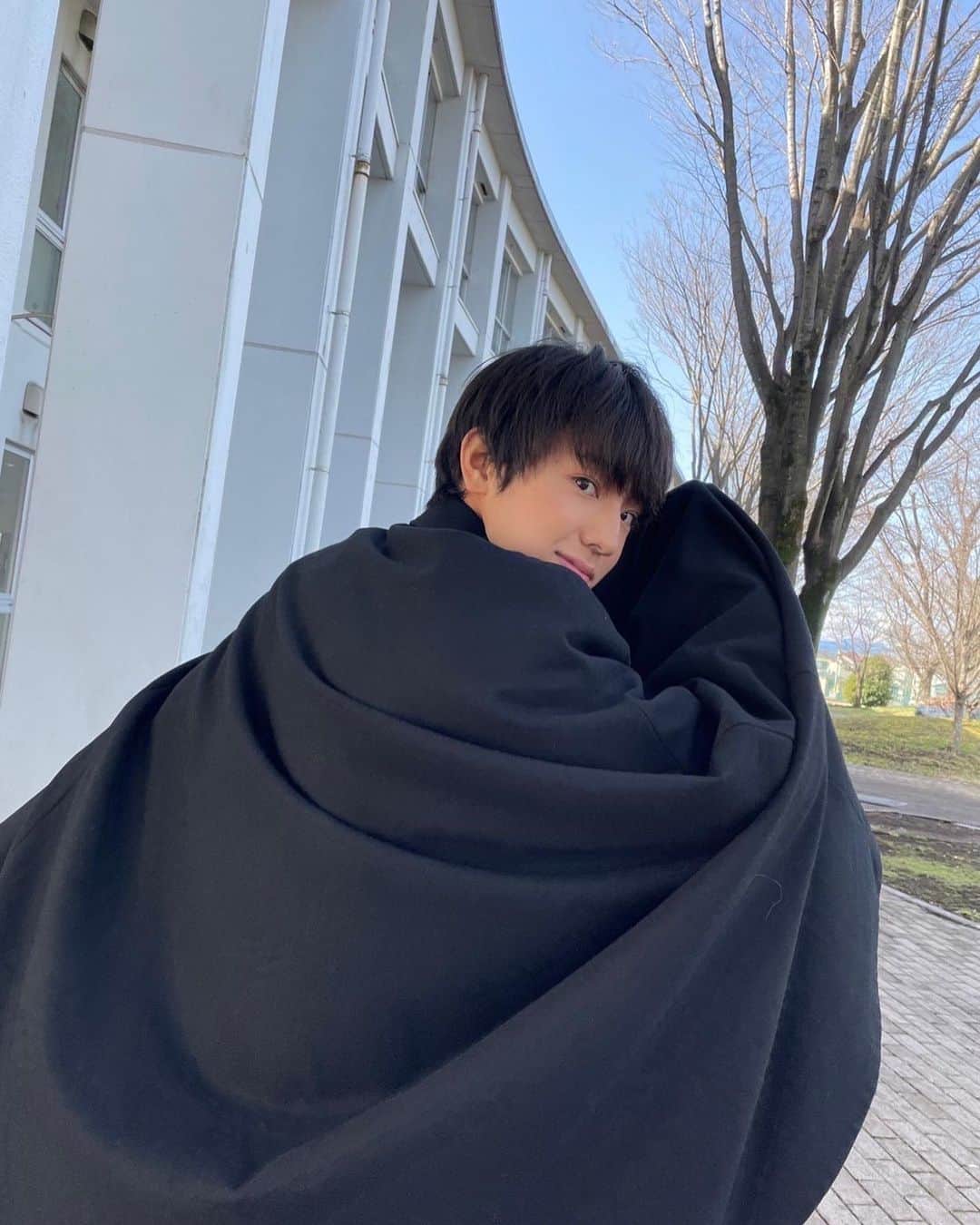 池田優斗のインスタグラム：「・  『#家政夫のミタゾノ』第1話ご覧頂きありがとうございました！  初めての下駄とマントで テンションあがりました😳笑  #林田智之　役 #池田優斗」