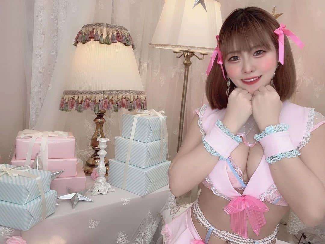 えれなのインスタグラム：「本日、土曜日プレミアムデーにより 超豪華なセットリストになってます❤️  ◆1st ビヨンセ ハート アギレラ ピース 罪罰  ◆2nd スムース 怪盗少女 Lady マテリアル シュガー  ◆3rd 吉原 TWICE Rain ニャー GS  ☎︎当日予約17時〜 06-6345-4567  #バーレスク大阪#バーレスク大阪えれな  #バーレスク#バーレスク東京 #ショーガール#北新地#グラビア撮影 #童顔女子#ロリ#ロリ巨乳 #エロ可愛い#アイドル #大阪#梅田#かわいくなりたい  #グラドル自撮り部 #童顔巨乳 #マリームーン #下着 #ピンク好き #ピンク好きな人と繋がりたい  #エンタメ活動を止めない  #burlesque#burlesqueosaka #burlesquetokyo#gravureidol  #gravure#idol#japanesegirl」