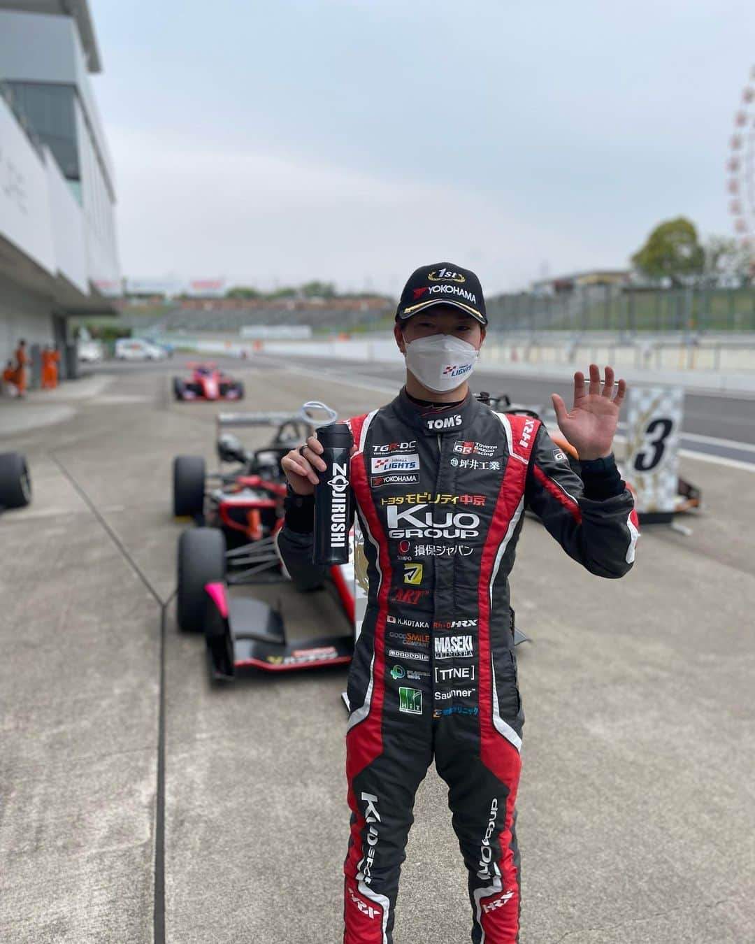 近藤みやびさんのインスタグラム写真 - (近藤みやびInstagram)「SUPER FORMULA Rd.3予選！ 36号車ジュリアーノ・アレジ選手17番手 37号車宮田莉朋選手4番手でした！  明日は天気どうなるのかなぁ、、。  そしてSUPER FORMULA Lights Rd.4は37号車小高一斗選手が優勝🏆  残り数周はひやひやだったけど見事でしたね🥹✌️  明日の応援よろしくお願いします📣  #toms #tomsracing #近藤みやび #みやび脚 #レースクィーン #レースクィーンオブザイヤー #鈴鹿 #サーキット」4月23日 18時52分 - miyabiiiii_kondooooo