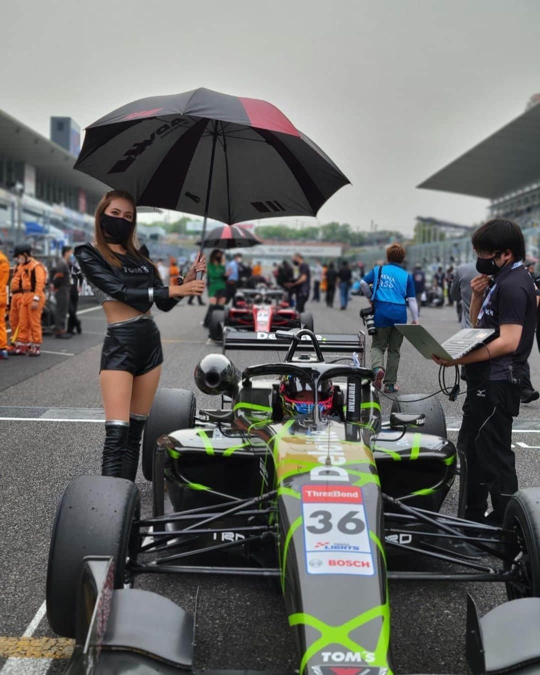 近藤みやびさんのインスタグラム写真 - (近藤みやびInstagram)「SUPER FORMULA Rd.3予選！ 36号車ジュリアーノ・アレジ選手17番手 37号車宮田莉朋選手4番手でした！  明日は天気どうなるのかなぁ、、。  そしてSUPER FORMULA Lights Rd.4は37号車小高一斗選手が優勝🏆  残り数周はひやひやだったけど見事でしたね🥹✌️  明日の応援よろしくお願いします📣  #toms #tomsracing #近藤みやび #みやび脚 #レースクィーン #レースクィーンオブザイヤー #鈴鹿 #サーキット」4月23日 18時52分 - miyabiiiii_kondooooo