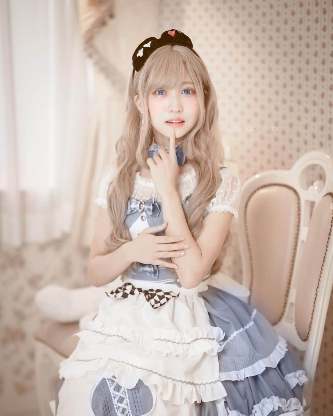 猫田あしゅのインスタグラム：「𝐀𝐋𝐈𝐂𝐄 𝐈𝐍 𝐖𝐎𝐍𝐃𝐄Я𝐋𝐀𝐍𝐃 🐇🕰  . #aliceinwonderland #alice #cosplay #cosplayer #cosplaygirl #cosplayphoto #アリス・イン・ワンダーランド #アリス #コスプレ #コスプレイヤー #コスプレ #コスプレ女子 #コスプレイヤー自画撮り部 #不思議の国のアリス #selfie #make #makeup #lip #accessories #lolita #lolitafashion #lolitadress #lolitagirl #sweetlolita #cosme #influencer #watch #eyemake #童話 #kawaii #cute」