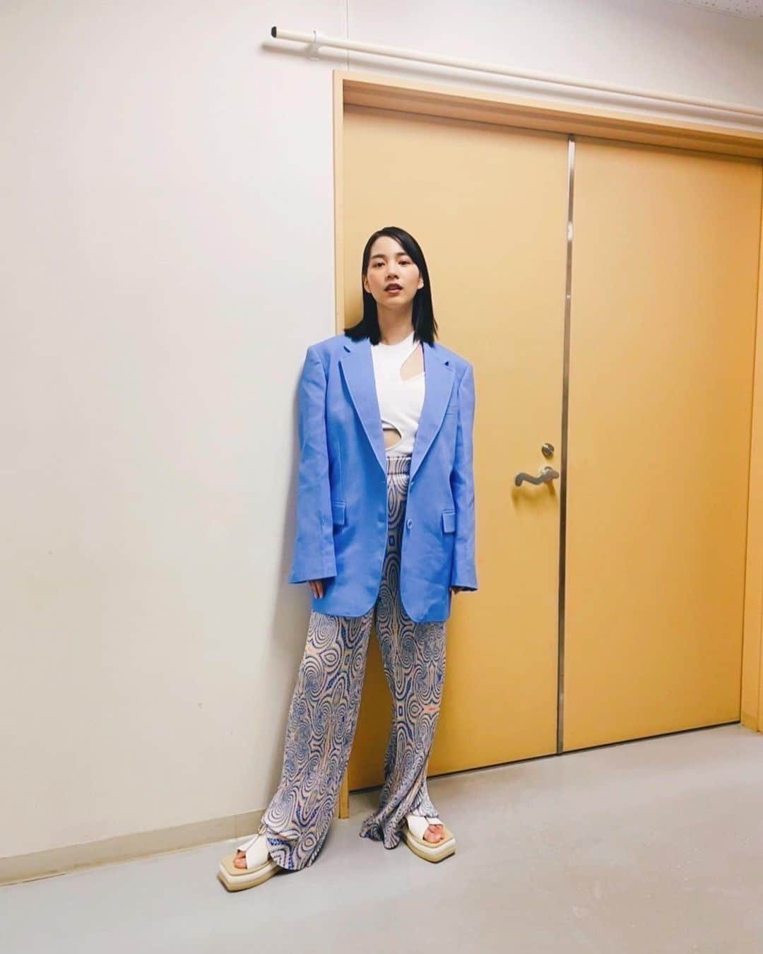 のん（能年玲奈）さんのインスタグラム写真 - (のん（能年玲奈）Instagram)「衣装も気合い入れて。 丸くカットされたトップスが素敵でした。 💐💐💐  Stylist: @izumimachino  Hari&make: Shie Kanno」4月23日 19時29分 - non_kamo_ne