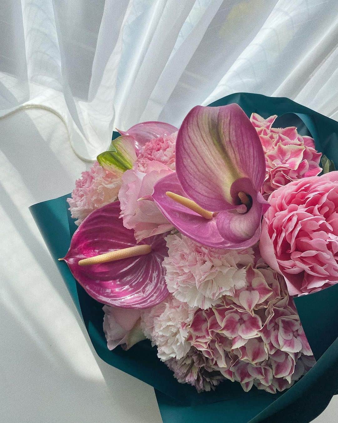 吉田理紗さんのインスタグラム写真 - (吉田理紗Instagram)「可愛すぎてびっくりした花束💐  私が好きだな〜と言っていたお花を メモっていてくれたらしい📝  #結婚記念日 #花束」4月23日 20時10分 - yoshirisaa