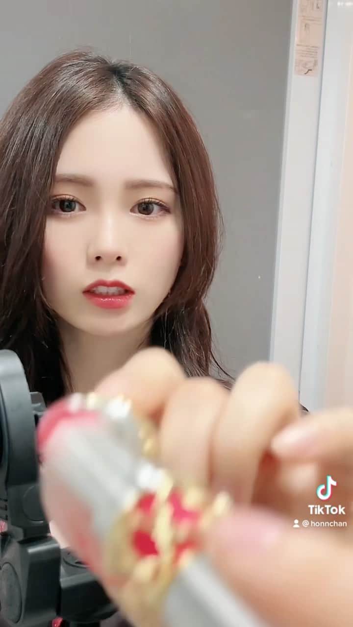 西村歩乃果のインスタグラム：「音がなかったので載せ直します  #tiktok #make #メイク」