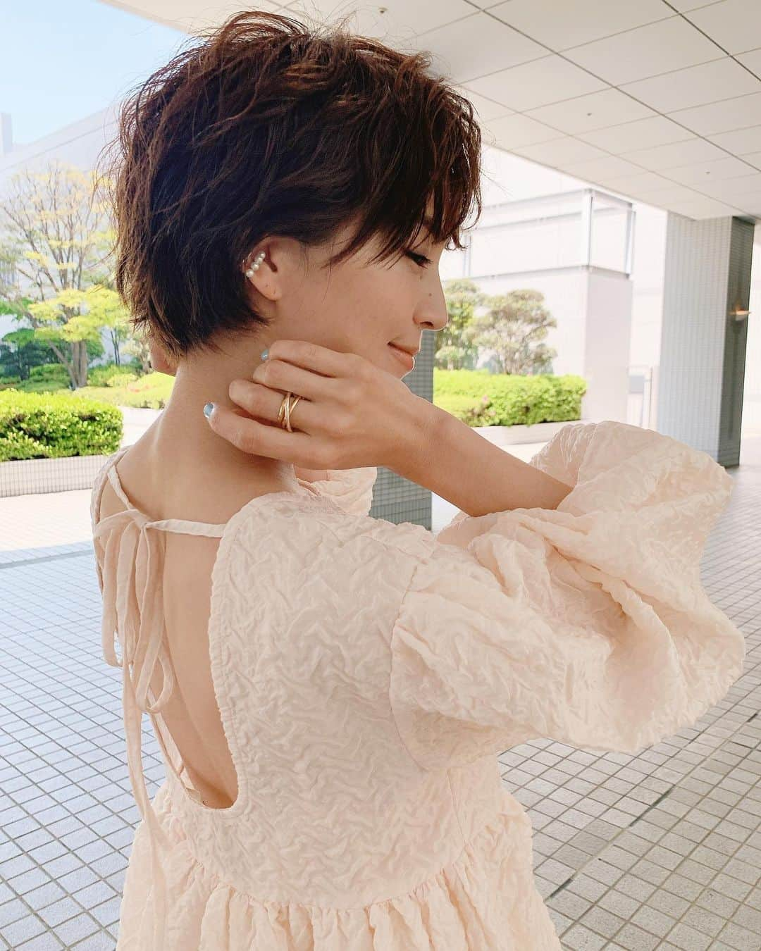 安田美沙子さんのインスタグラム写真 - (安田美沙子Instagram)「今日の衣装だよ❤️ 背中空き✨  明日は高橋尚子杯、ぎふ清流ハーフマラソン🤍  マイペースにやります🏃‍♀️✨  おやすみなさい。。。  #work #onepeace #run #halfmarathon  #goodnight #thanks」4月23日 20時56分 - yasuda_misako