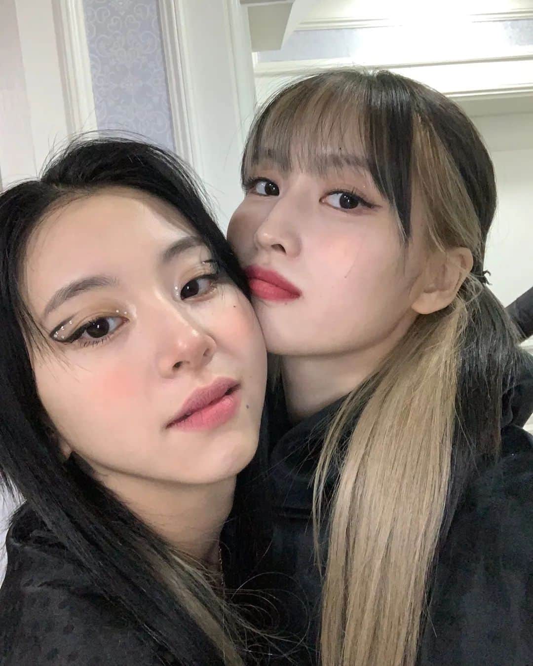 TWICEさんのインスタグラム写真 - (TWICEInstagram)「우리 챙 생일 축하한다앙🫶🫠」4月23日 21時24分 - twicetagram