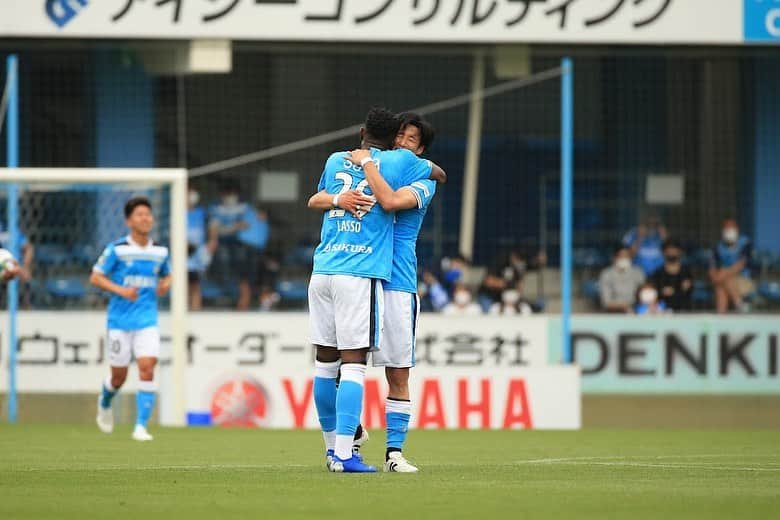 のインスタグラム：「・ 勝利🔥🔥🔥 最後までみんなで闘い続けて掴み取った勝利。 全員頑張った。 これを続けていこう。 熱い応援も力になりました‼︎ ありがとうございました😊  #ジュビロ磐田 #N11 #最後の写真最高 #チームのために」