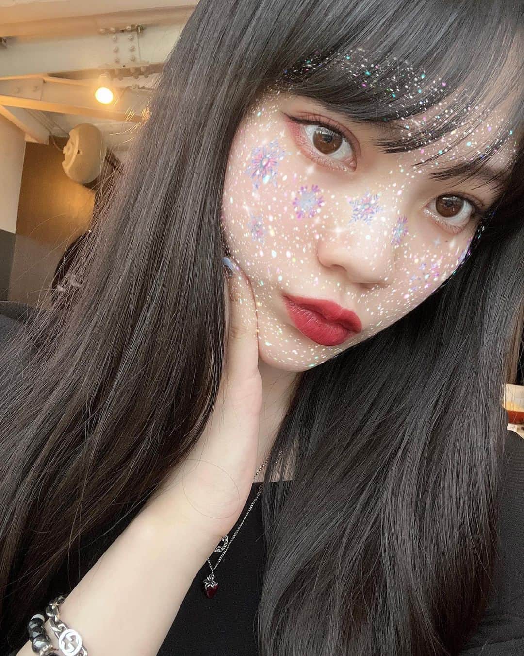 大石楓夏のインスタグラム：「久々の内カメラ📸❤️  赤メイクが好き🍓」