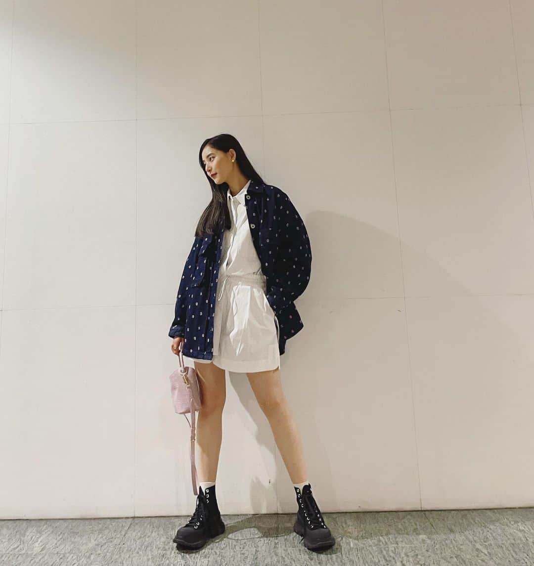 新木優子さんのインスタグラム写真 - (新木優子Instagram)「先日打ち合わせの日の私服♡  jacket : @coel.official  setup : @etretokyo  shoes : @alexandermcqueen  bag : @elleme」4月23日 22時26分 - yuuuuukko_