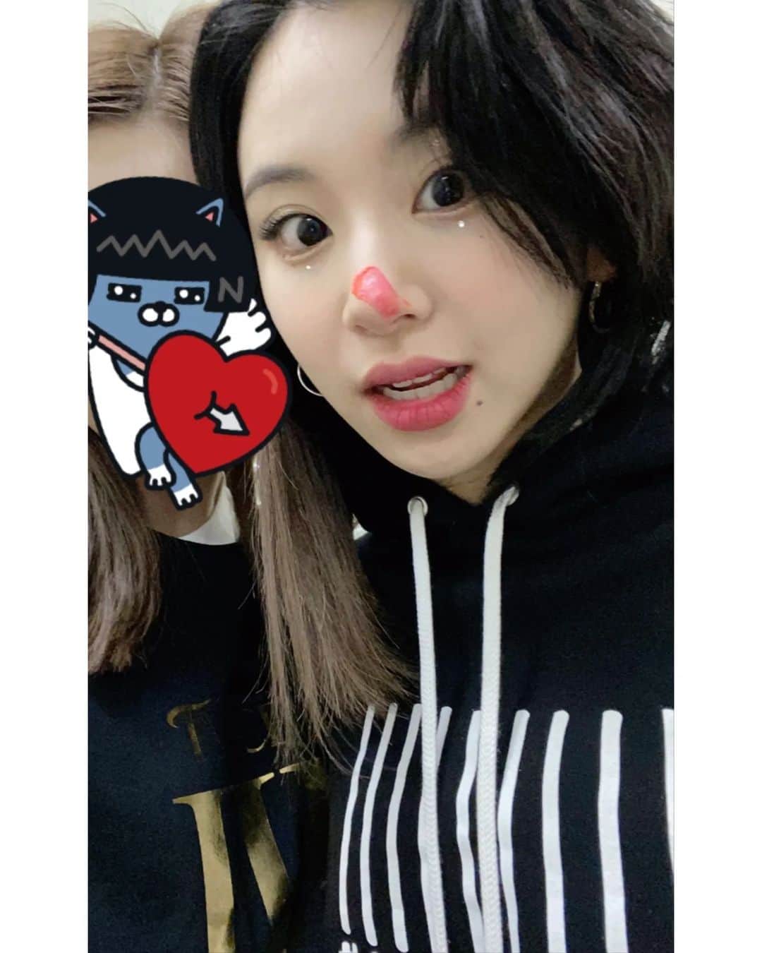 TWICEさんのインスタグラム写真 - (TWICEInstagram)「챙🐯🐯어제 생일축하해🍓🍓🍓 みなさんきょはありがとうございます🫠🫶」4月24日 0時44分 - twicetagram