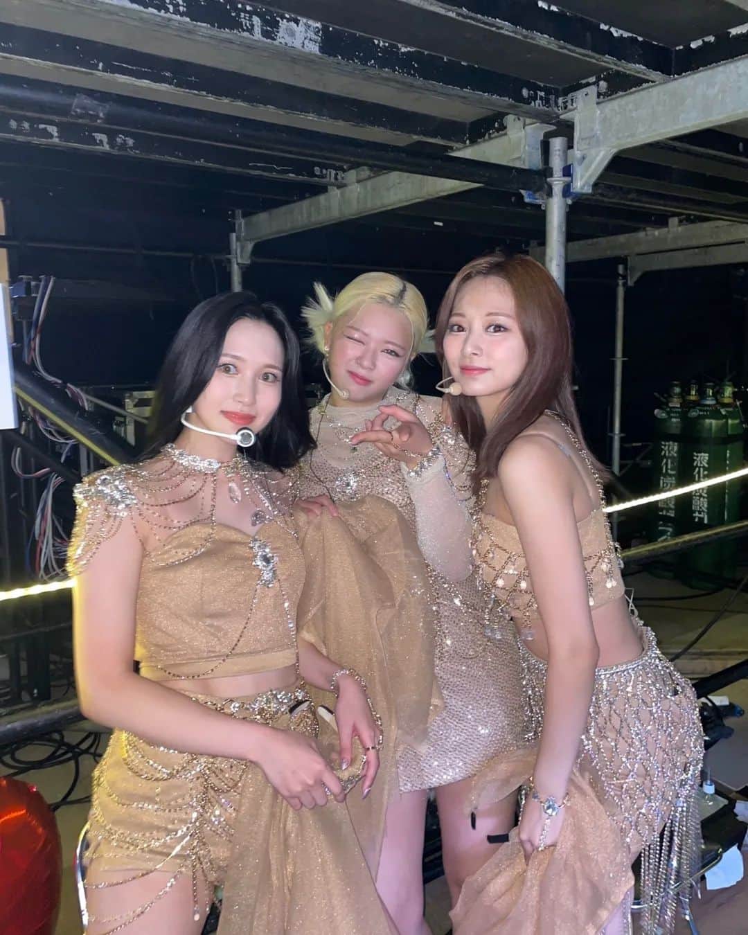 TWICEさんのインスタグラム写真 - (TWICEInstagram)「챙🐯🐯어제 생일축하해🍓🍓🍓 みなさんきょはありがとうございます🫠🫶」4月24日 0時44分 - twicetagram