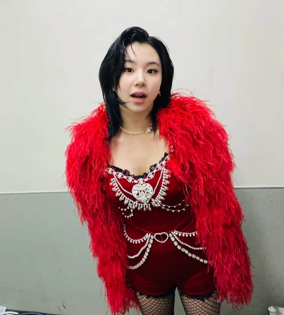 TWICEさんのインスタグラム写真 - (TWICEInstagram)「너무많은 분들께 생일축하받아서 너무 행복하고 더 잘해야겠단 생각이 드네요 고맙고 감사합니다🍓 더 멋진 사람이될게요❤️‍🔥」4月24日 0時51分 - twicetagram