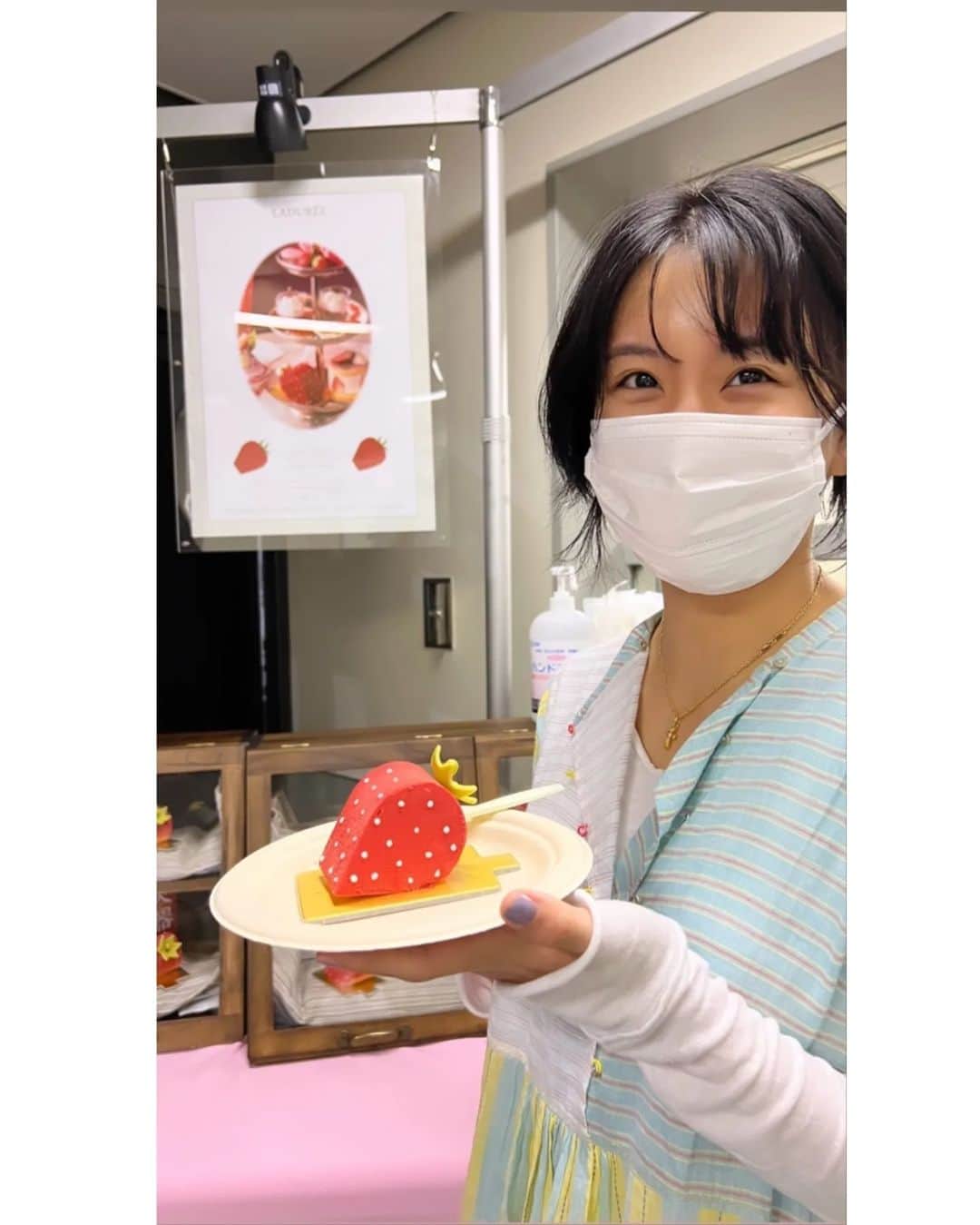 TWICEさんのインスタグラム写真 - (TWICEInstagram)「너무많은 분들께 생일축하받아서 너무 행복하고 더 잘해야겠단 생각이 드네요 고맙고 감사합니다🍓 더 멋진 사람이될게요❤️‍🔥」4月24日 0時51分 - twicetagram