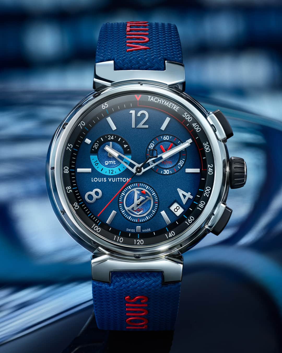 のインスタグラム：「Rigged to travel. The Nautical Steel model of the new Tambour Outdoor Chronograph reflects #LouisVuitton's affinity with the sea through a polished case and matte blue dial accented in red. Discover the sporty new timepiece via link in bio. #LVWatches」
