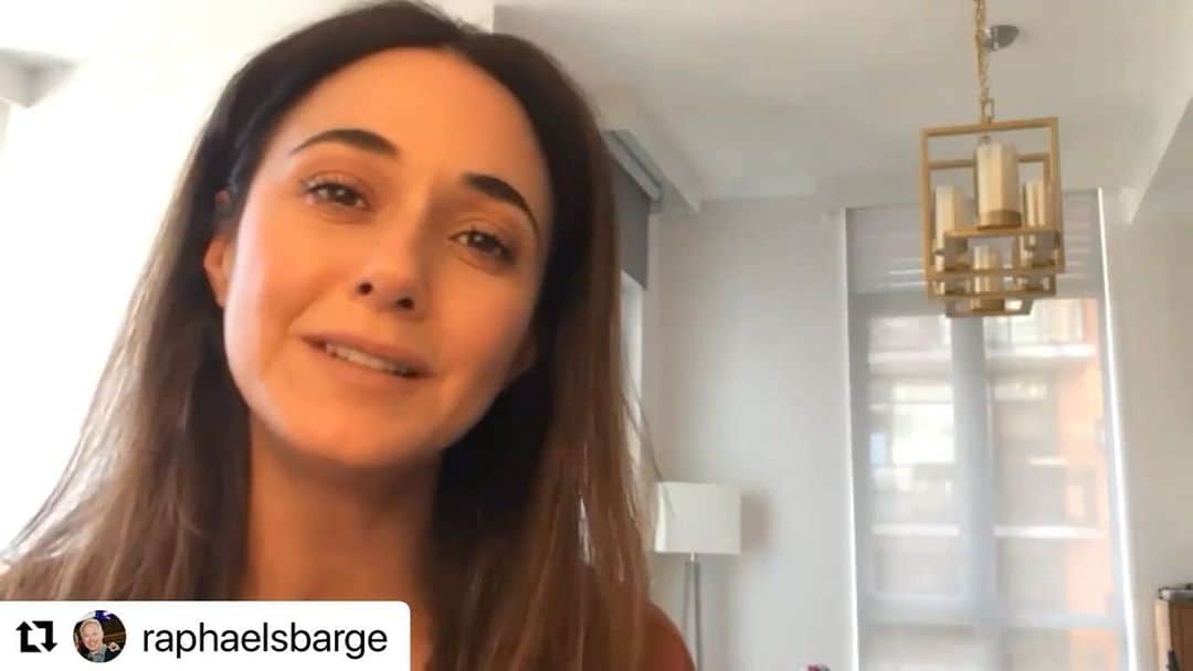エマニュエル・シュリーキーのインスタグラム：「Thank you @raphaelsbarge for making us aware of this great and simple thing we can all do! 💚🙏🏽 HAPPY EARTH DAY!   And for all my actor friends! Here is an #EarthDay PSA we made for all @sagaftra members about how you can do a small thing, to make a big difference!   Save trees! Save time! Save the planet! #smallThingsMatter  Thank you @sagaftra @exactuals and @citynationalbank for your commitment to the environment!   And thank you to my dear friends and wonderful actors who participated in the making of this: @echriqui @karendavidofficial @sharonelawrence @clydekusatsu @mrpatrickfabian @rachellecbegley and #edBegleyJr   And: Thank you @hurstandsons for all you do!   #happyearthday」